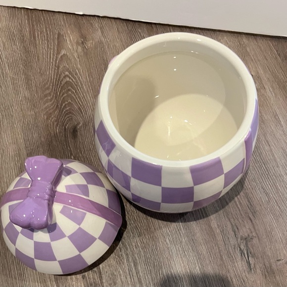 Cute Purple and White Checkered Egg Cookie Jar- NWT - Picture 3 of 4